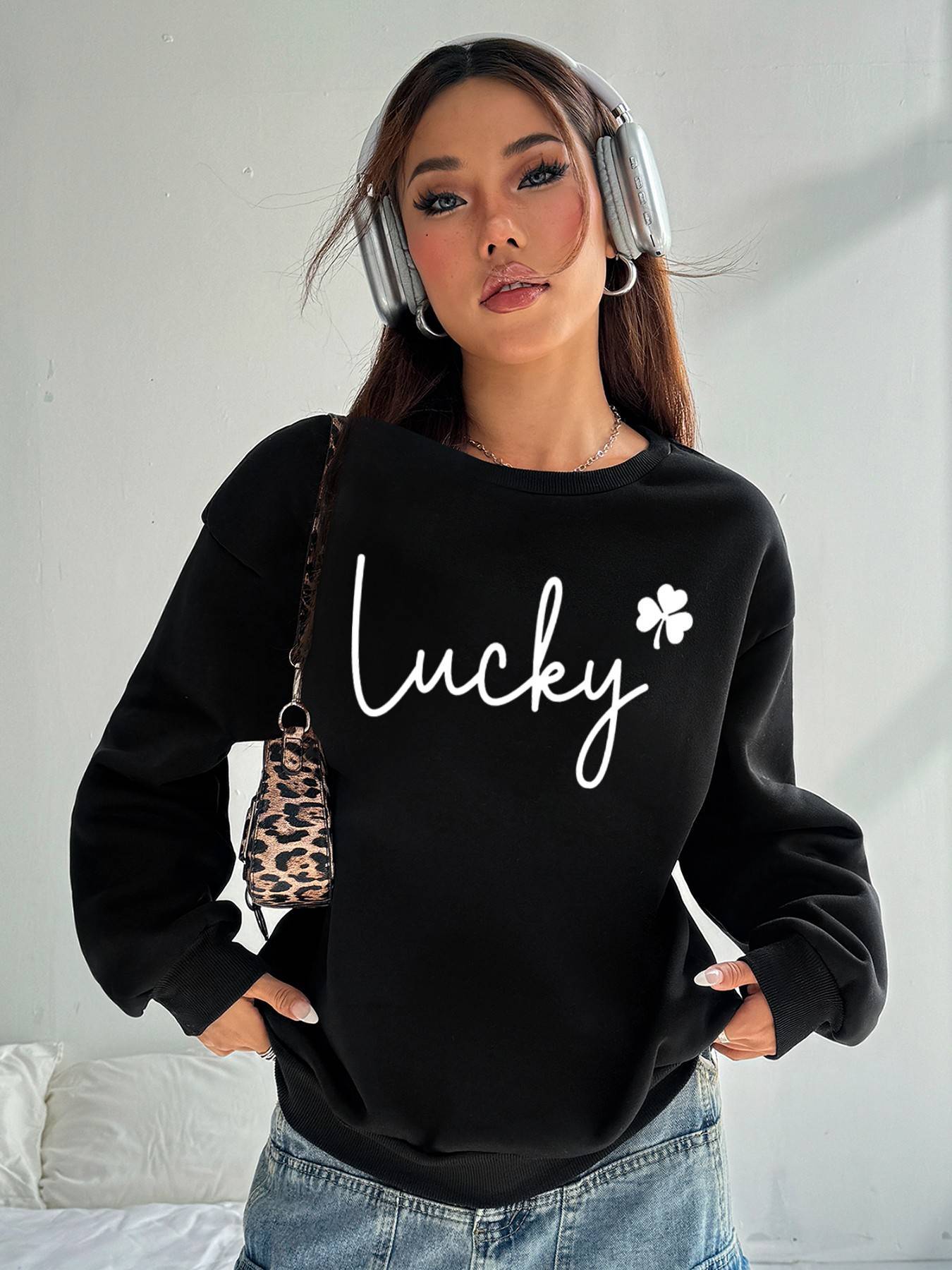 Women's Basic Crew Neck Sweatshirt - Long Sleeve with Pockets